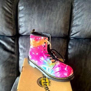 Dr. Martens tie dye kids shoes New in box sz 6 girls